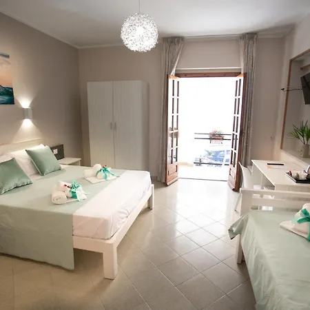 فندق مبيت وإفطار Leonida 4*