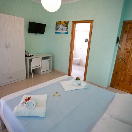 فندق مبيت وإفطار Leonida 4*