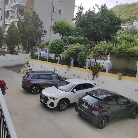 Alojamento de Acomodação e Pequeno-almoço Leonida 4*