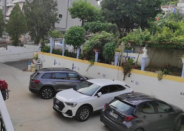 Alojamento de Acomodação e Pequeno-almoço Leonida 4*